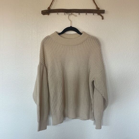 Cream balloon sleeve sweater - Picture 2 of 4